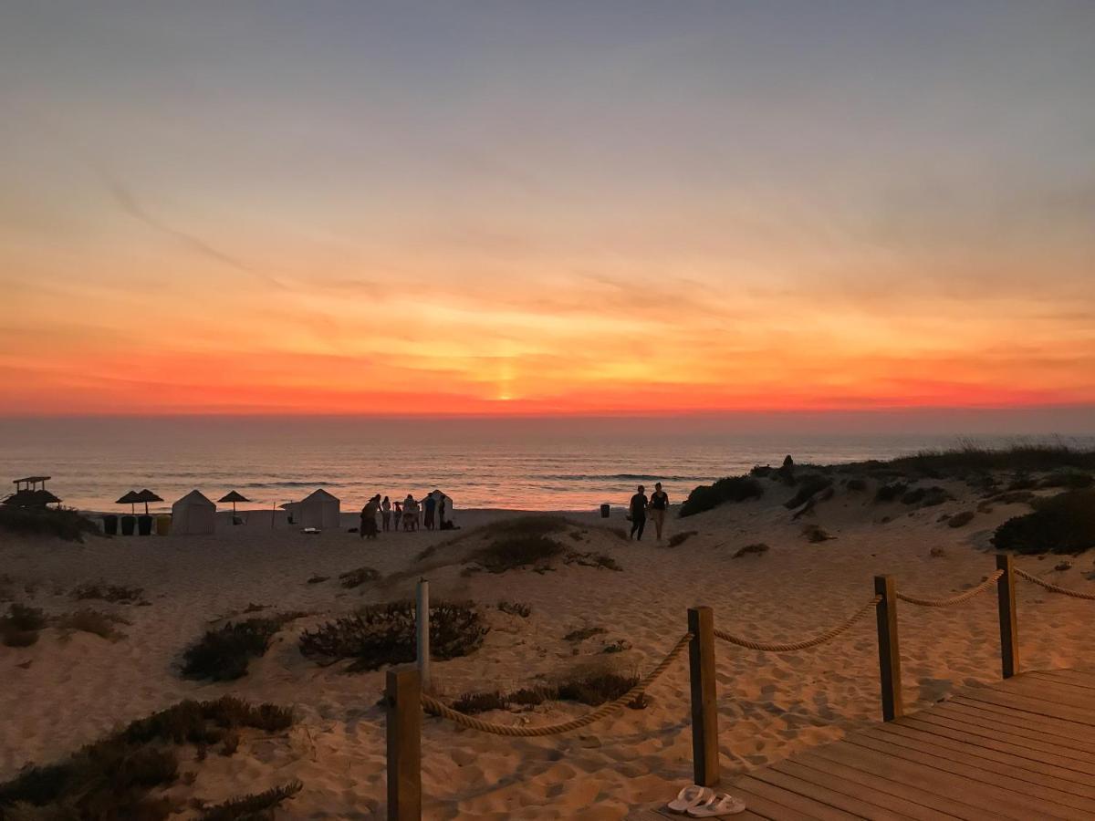 The Far End Surf House - Surf & Yoga Holidays Lourinhã Eksteriør bilde