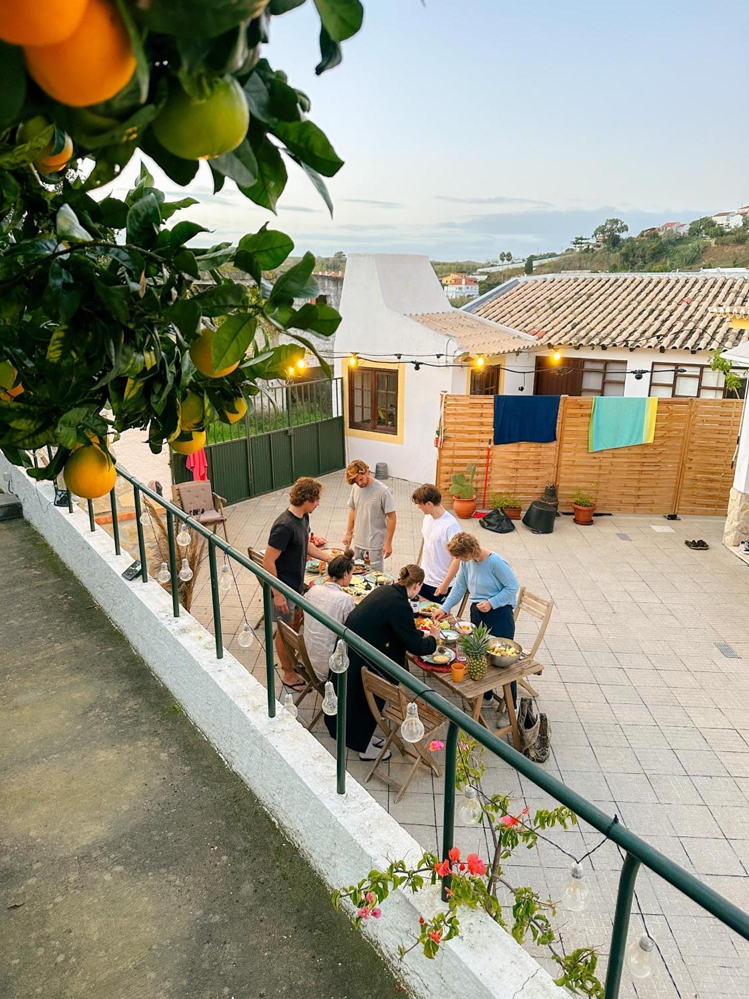 The Far End Surf House - Surf & Yoga Holidays Lourinhã Eksteriør bilde