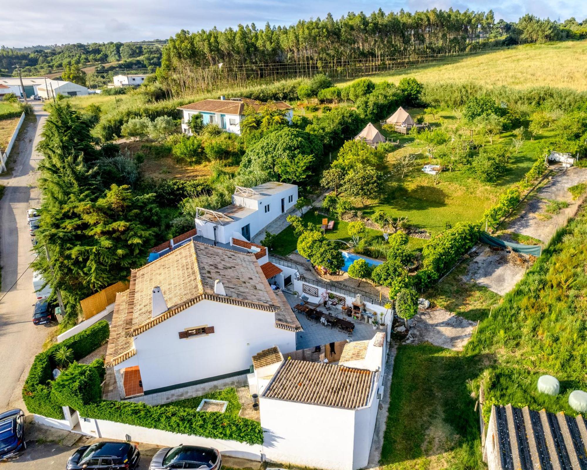 The Far End Surf House - Surf & Yoga Holidays Lourinhã Eksteriør bilde